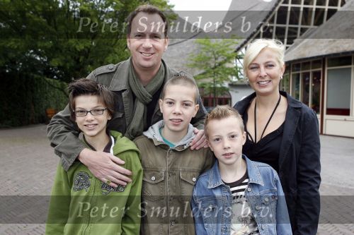 Kaatsheuvel 17 juni 2007
Bn ers in de efteling. Jochem v Gelder met zoons en vrouw