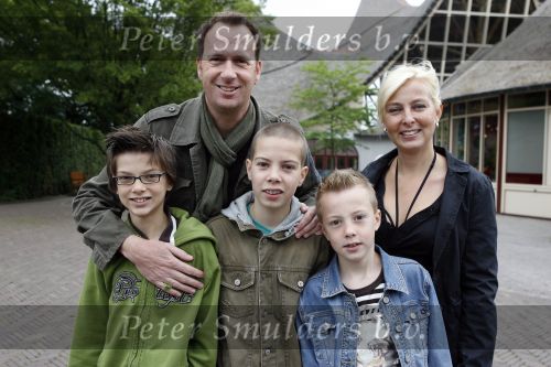Kaatsheuvel 17 juni 2007
Bn ers in de efteling. Jochem v Gelder met zoons en vrouw
