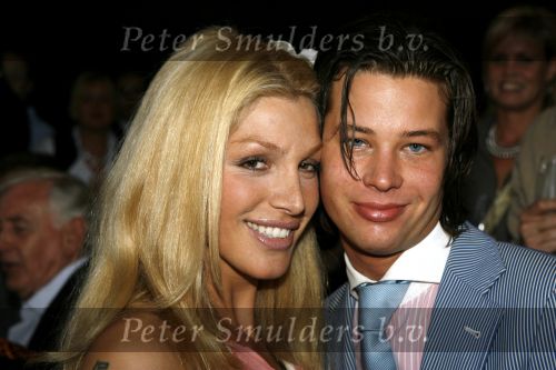 Amsterdam 15 mei 2007
Show Rodrigo Otazu in de stopera. Kelly v d Veer met nieuwe vriendje