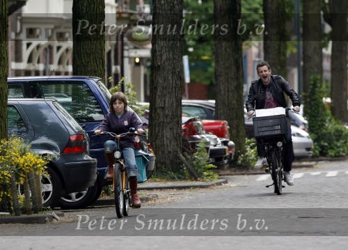 Amsterdam 12 mei 2007
Schrijver Kluun met zijn 2 dochters op de fiets in Amsterdam zuid.