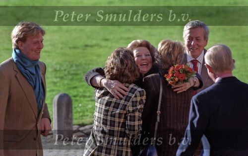 Apeldoorn, 3 Januari 1998
Koningin Beatrix verwelkomt haar twee zussen Prinses Margriet en Prinses Irene, verder haar zoon Prins willem alexander en haar man Prins Claus