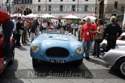 Brescia 17 mei 2007
Start van de 80e mille miglia. State of art is daar een van de sponsors.   
Peter Smulders bv