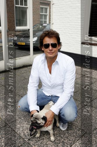 Vlijmen en Loon op Zand 18 juni 2007
Cabrio Rally van Beau monde .Leco v Zadelhoff met hond