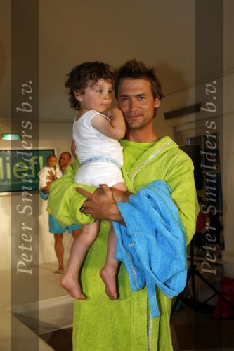 Ouderkerk aan de Amstel 24 mei 2007
presentatie kinderkleding lijn Lief van Geert Hoes.