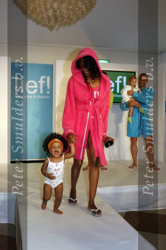 Ouderkerk aan de Amstel 24 mei 2007
presentatie kinderkleding lijn Lief van Geert Hoes.
