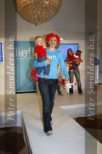 Ouderkerk aan de Amstel 24 mei 2007
presentatie kinderkleding lijn Lief van Geert Hoes.