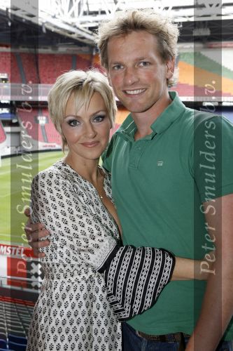 Amsterdam 15 mei 2007
Presentatie dvd voetbalvrouwen in de amsterdam arena. Barry Atsma met Lone v Roosendaal