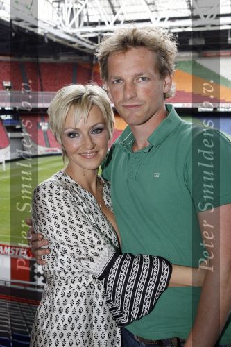Amsterdam 15 mei 2007
Presentatie dvd voetbalvrouwen in de amsterdam arena. Barry Atsma met Lone v Roosendaal