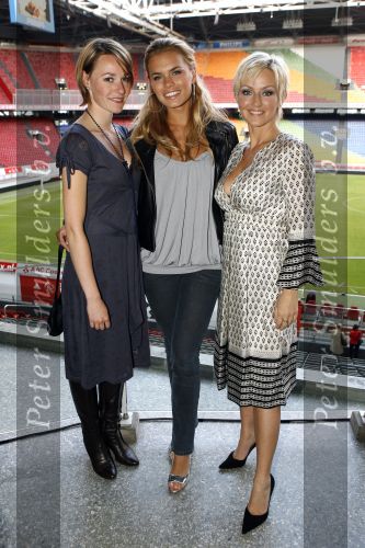 Amsterdam 15 mei 2007
Presentatie dvd voetbalvrouwen in de amsterdam arena. Sophie v Oers Nicolette v Dam en Lone v Roosendaal