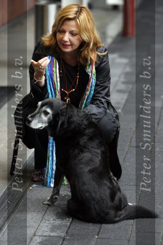 Hilversum 18 juni 2007
Loretta Schrijver met hond bij omroep Max.