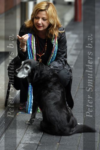 Hilversum 18 juni 2007
Loretta Schrijver met hond bij omroep Max.