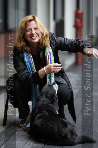 Hilversum 18 juni 2007
Loretta Schrijver met hond bij omroep Max.