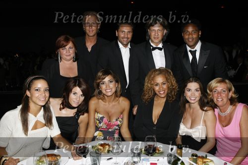 Hilversum 13 mei 2007
Uitreiking coiffure awards in studio 21.
Rossana Lima Valerie Zwikker Glennis Grace en....Patrick Kluivert en Marc v Toren