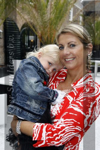 Naarden 21 mei 2007
Presentatie boek Supermom\'s stijlgids van Vivian Ewbank Reijs in het Arsenaal. Meddy Claus met Day Ewbank