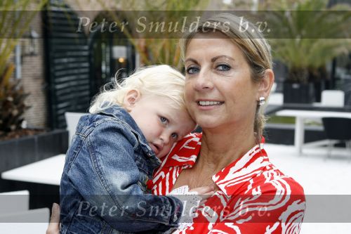 Naarden 21 mei 2007
Presentatie boek Supermom\'s stijlgids van Vivian Ewbank Reijs in het Arsenaal. Meddy Claus met Day Ewbank