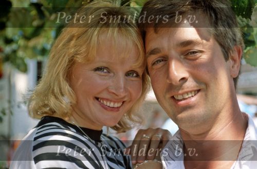 Hilversum, 2 Augustus 1990
Mieke Zangeres met haar in 1995 overleden echtgenoot Hugo