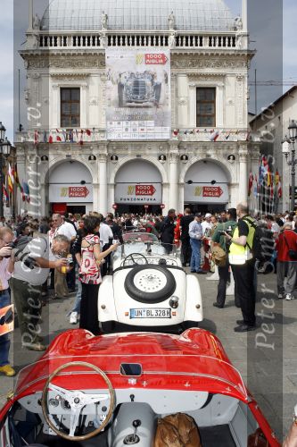 Brescia 17 mei 2007
Start van de 80e mille miglia. State of art is daar een van de sponsors.