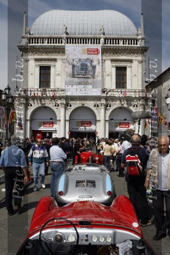 Brescia 17 mei 2007
Start van de 80e mille miglia. State of art is daar een van de sponsors.