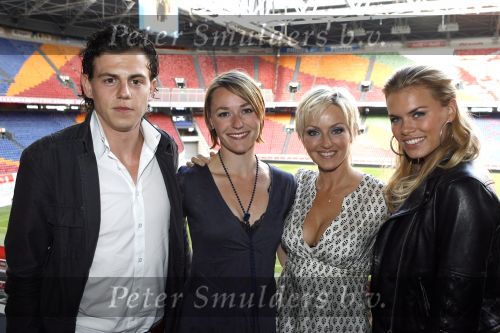 Amsterdam 15 mei 2007
Presentatie dvd voetbalvrouwen in de amsterdam arena. Mike Weerts en Sophie v Oers Lone v Roosendaal  en Nicolette v Dam