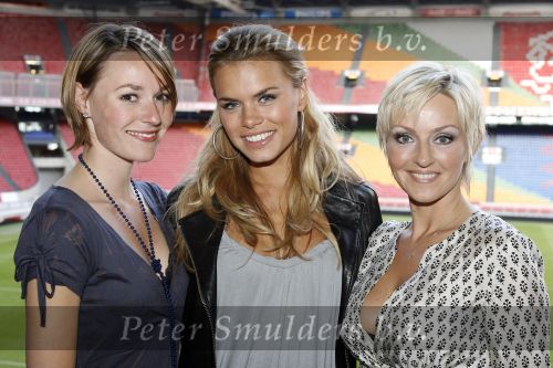 Amsterdam 15 mei 2007
Presentatie dvd voetbalvrouwen in de amsterdam arena. Sophie v Oers Nicolette v Dam en Lone v Roosendaal