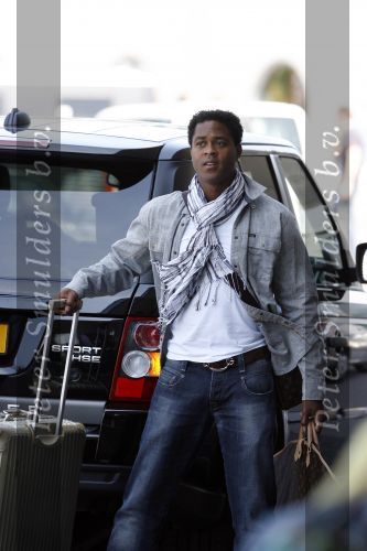 Schiphol 20 juni 2007
Rossana Lima zwanger brengt haar vriend Patrick Kluivert naar Schiphol. Patrick gng naar Dubai voor een voetvolley tournooi.