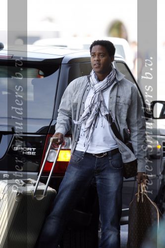 Schiphol 20 juni 2007
Rossana Lima zwanger brengt haar vriend Patrick Kluivert naar Schiphol. Patrick gng naar Dubai voor een voetvolley tournooi.