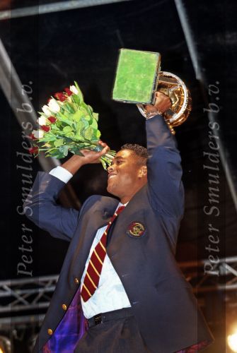 Amsterdam, 29 november 2007
Huldiging AJAX-Selektie t.g.v. het behalen van de wereldtitel in Japan,
Patrick Kluivert met de beker