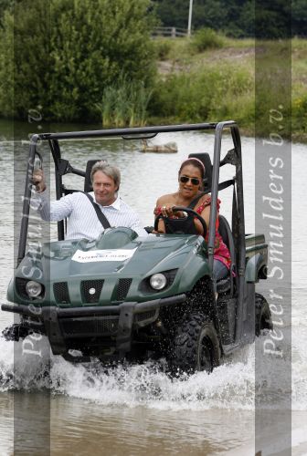 Loon op zande 18 juni 2007
Patty Brard en Gerard Rond in open wagentje .