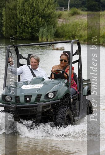 Loon op zande 18 juni 2007
Patty Brard en Gerard Rond in open wagentje .