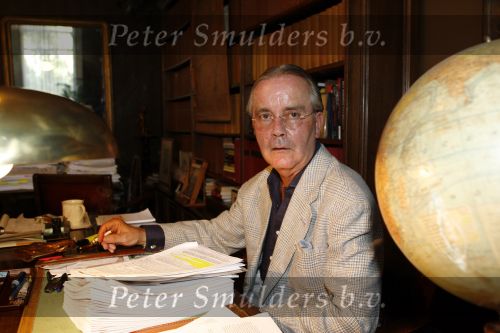 Utrecht 23 mei 2007
Advocaat Piet Doedens met sigaret op zijn kantoor.
Peter Smulders bv