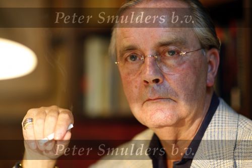 Utrecht 23 mei 2007
Advocaat Piet Doedens met sigaret op zijn kantoor.