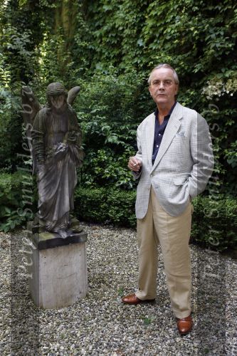 Utrecht 23 mei 2007
Advocaat Piet Doedens met sigaret op zijn kantoor.