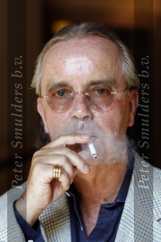 Utrecht 23 mei 2007
Advocaat Piet Doedens met sigaret op zijn kantoor.