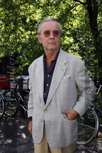 Utrecht 23 mei 2007
Advocaat Piet Doedens met sigaret op zijn kantoor.