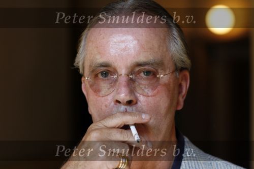 Utrecht 23 mei 2007
Advocaat Piet Doedens met sigaret op zijn kantoor.