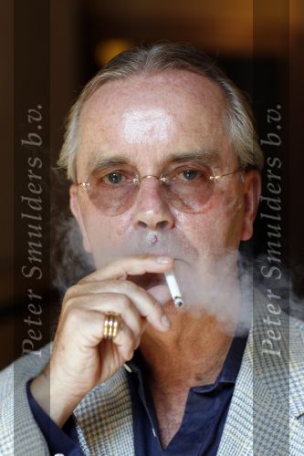 Utrecht 23 mei 2007
Advocaat Piet Doedens met sigaret op zijn kantoor.