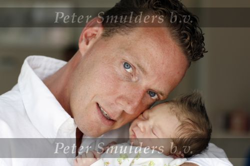 Capelle aan de Ijssel 12 juni 2007
Rob Geus met zijn vrouw en hun baby / dochter Esmee.