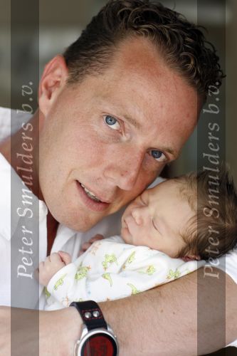 Capelle aan de Ijssel 12 juni 2007
Rob Geus met zijn vrouw en hun baby / dochter Esmee.