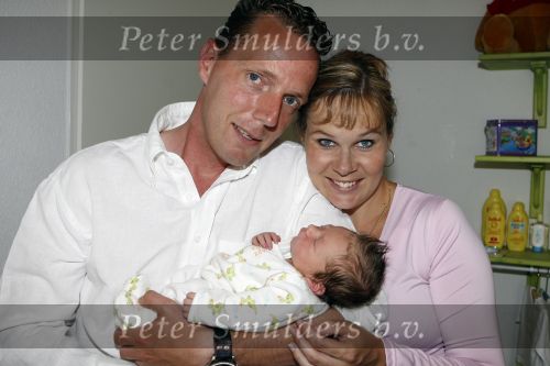 Capelle aan de Ijssel 12 juni 2007
Rob Geus met zijn vrouw en hun baby / dochter Esmee.
