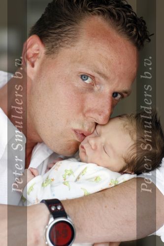 Capelle aan de Ijssel 12 juni 2007
Rob Geus met zijn vrouw en hun baby / dochter Esmee.