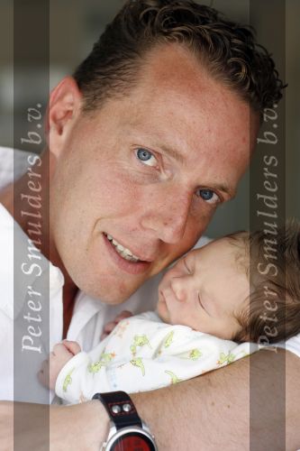 Capelle aan de Ijssel 12 juni 2007
Rob Geus met zijn vrouw en hun baby / dochter Esmee.