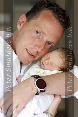 Capelle aan de Ijssel 12 juni 2007
Rob Geus met zijn vrouw en hun baby / dochter Esmee.