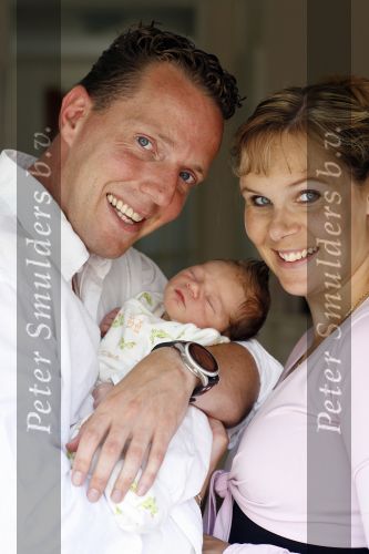 Capelle aan de Ijssel 12 juni 2007
Rob Geus met zijn vrouw en hun baby / dochter Esmee.