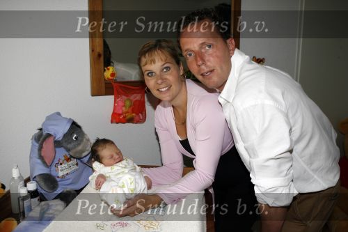 Capelle aan de Ijssel 12 juni 2007
Rob Geus met zijn vrouw en hun baby / dochter Esmee.
