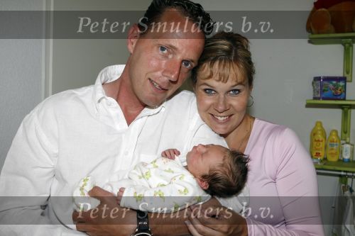 Capelle aan de Ijssel 12 juni 2007
Rob Geus met zijn vrouw en hun baby / dochter Esmee.