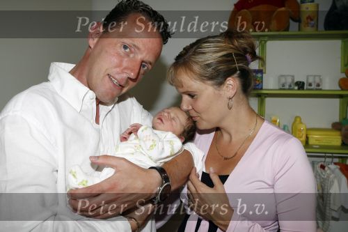 Capelle aan de Ijssel 12 juni 2007
Rob Geus met zijn vrouw en hun baby / dochter Esmee.