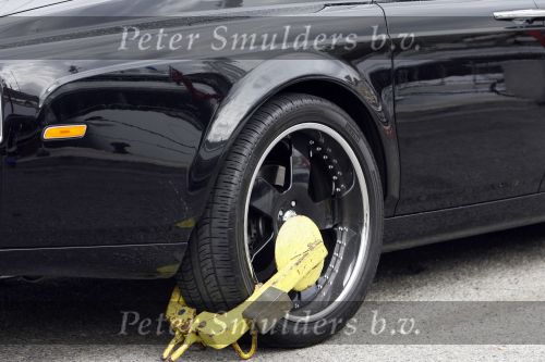 Monaco 26 mei 2006
Grand Pix van Monaco. Rolls Royce met wielklem