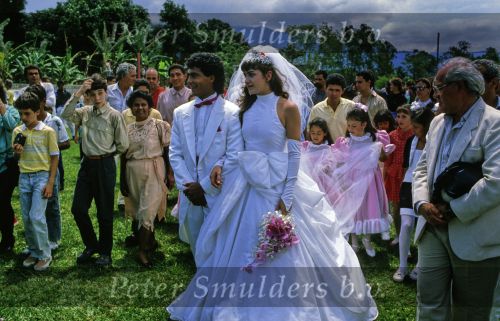 Rio de Janeiro Brazilie 21 Oktober 1988, Trouwen romario met zijn eerste vrouw Monica op de penaltystip waar hij als jeugdig spelertje voetbalde