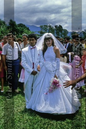 Rio de Janeiro Brazilie 21 Oktober 1988, Trouwen romario met zijn eerste vrouw Monica op de penaltystip waar hij als jeugdig spelertje voetbalde
