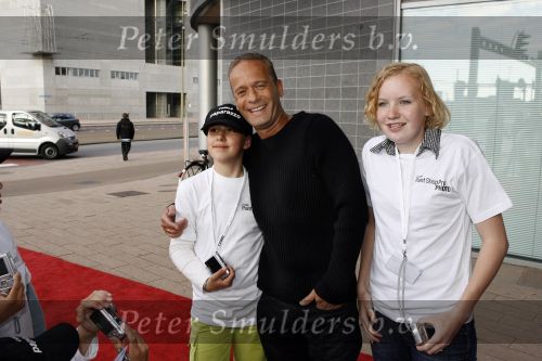Rotterdam 23 mei 2007
Premiere Kuifje in het nieuwe luxor theater.Ron Boszhard met junior paparazzo